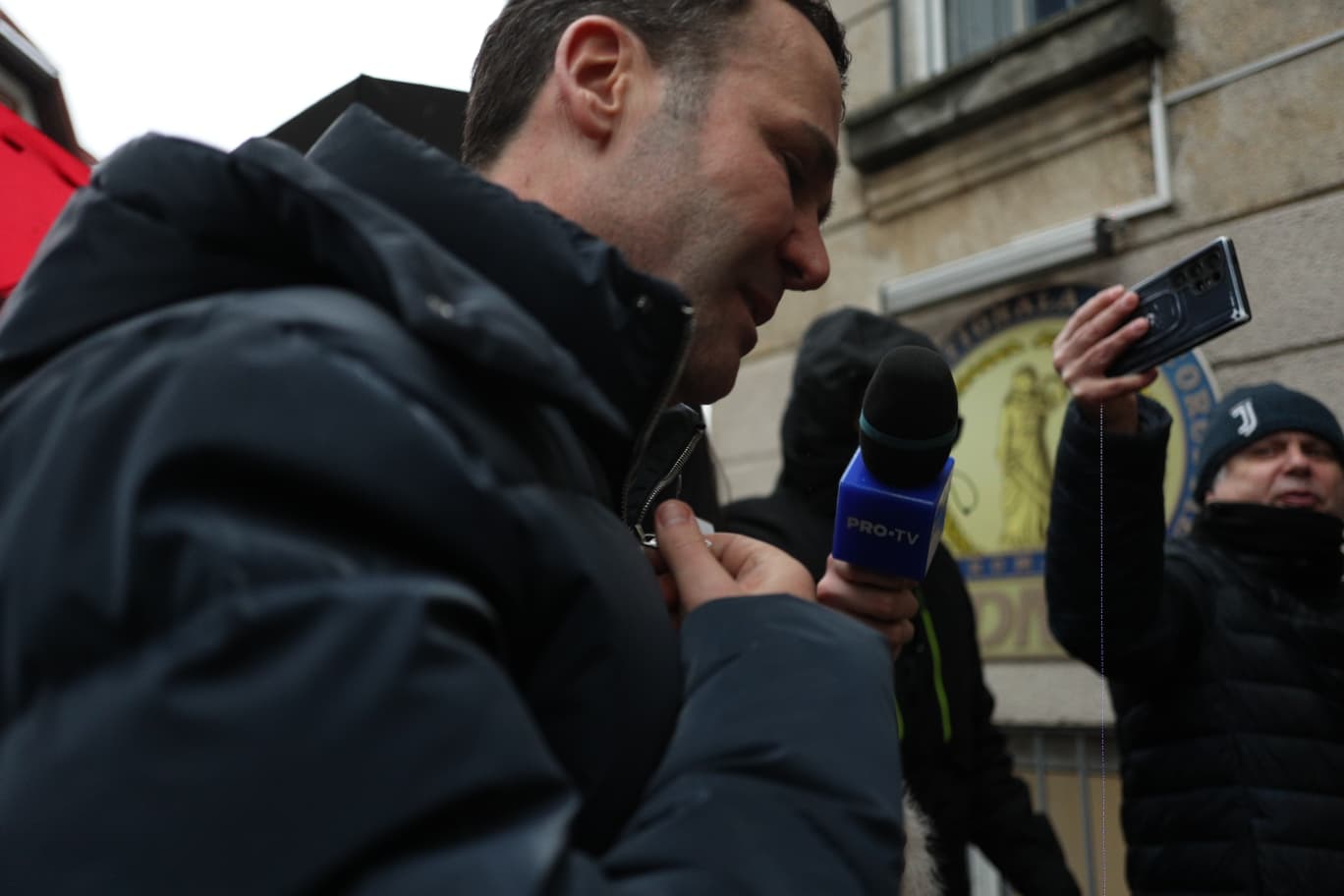 Primarul Sectorului 3, Robert Negoiță, plasat sub control judiciar după ancheta DNA Primarul Sectorului 3, Robert Negoiță, a fost plasat oficial sub control judiciar, într-o anchetă care a mobilizat forțele Direcției Naționale Anticorupție