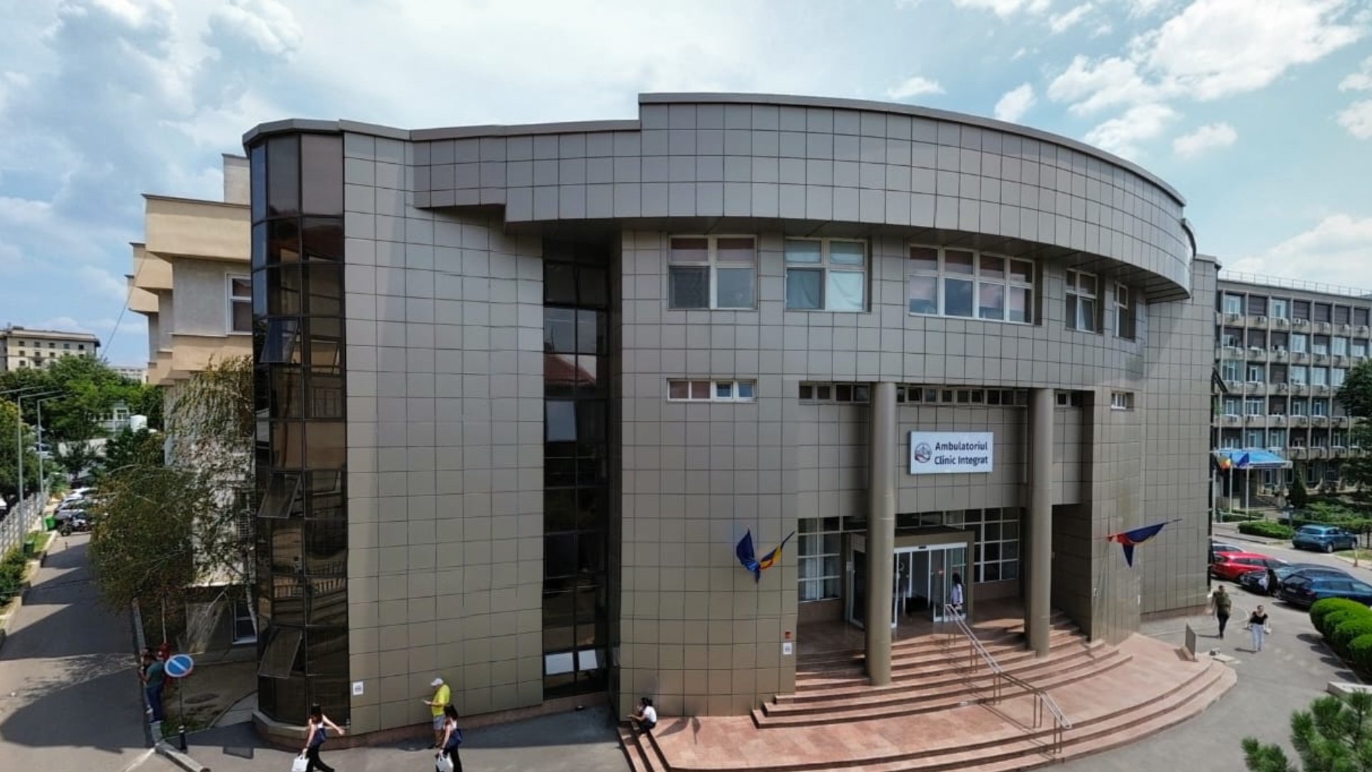 Spitalul Militar din București a făcut pași importanți în modernizarea sistemului de tratare a pacienților, anunțând achiziția a trei roboți medicali Versius în 2025, pentru o sumă totală de peste 10 milioane de euro