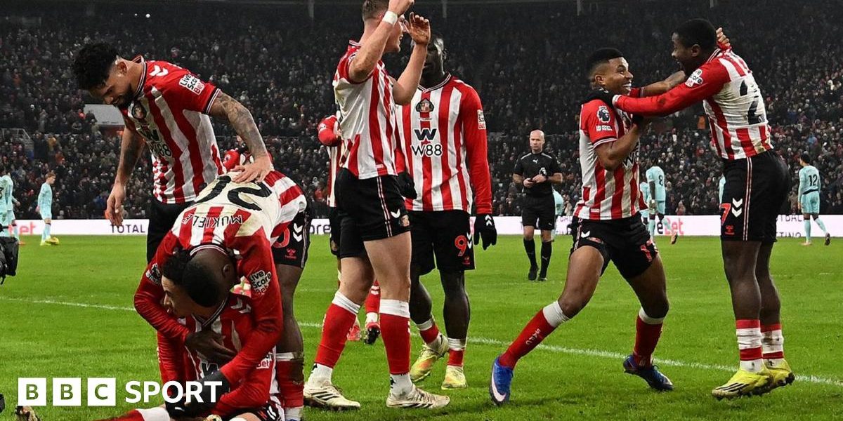 Habib Diarra celebrates scoring his Sunderland's second goal with teammate Noah Sadiki