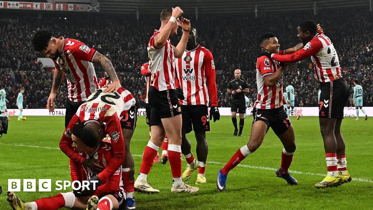 Habib Diarra celebrates scoring his Sunderland's second goal with teammate Noah Sadiki