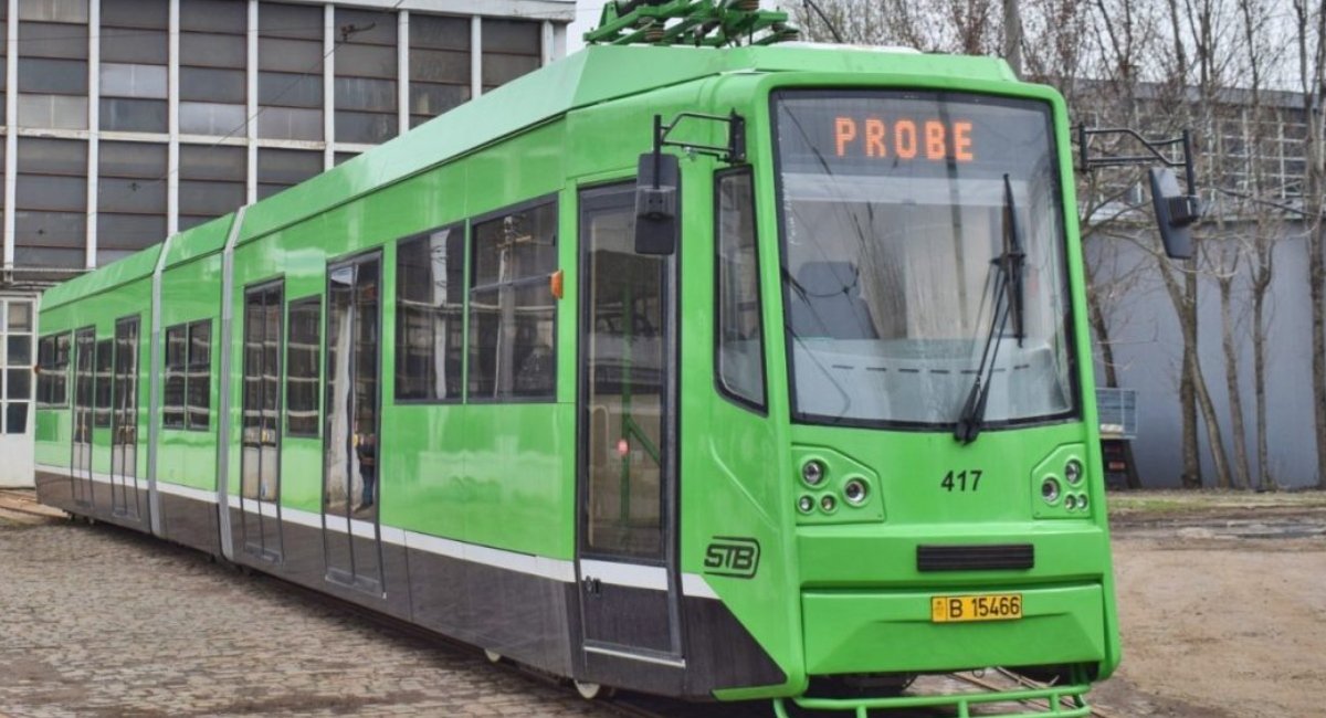 Un tramvai marca Bucur LF-CA, produs în 2013, a fost scos recent la probe în depoul Uzinei URAC din București, după o proces de reparație capitală și modernizare