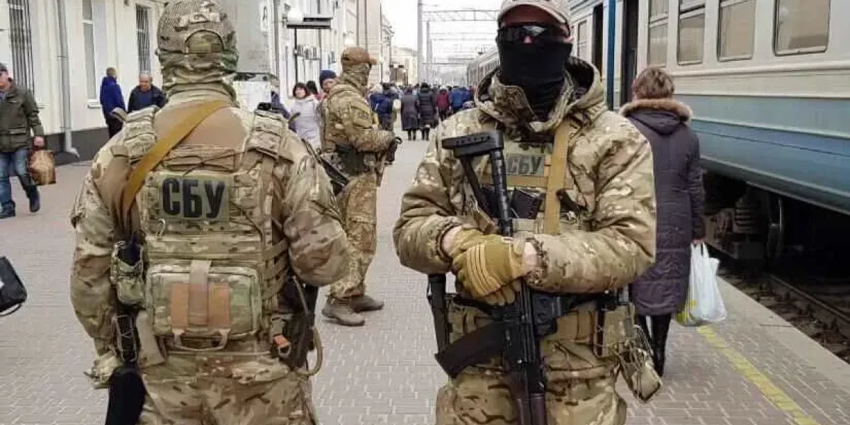 Ukraine arrests fake-news bloggers leaking military information