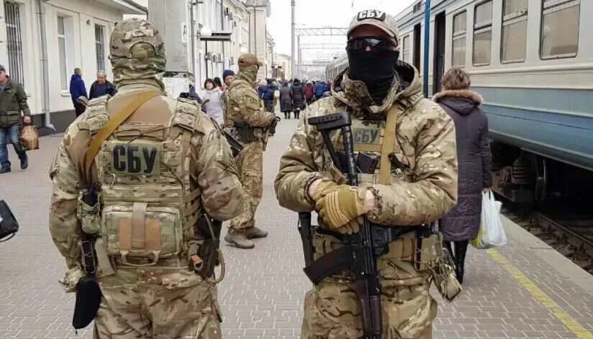 Ukraine arrests fake-news bloggers leaking military information
