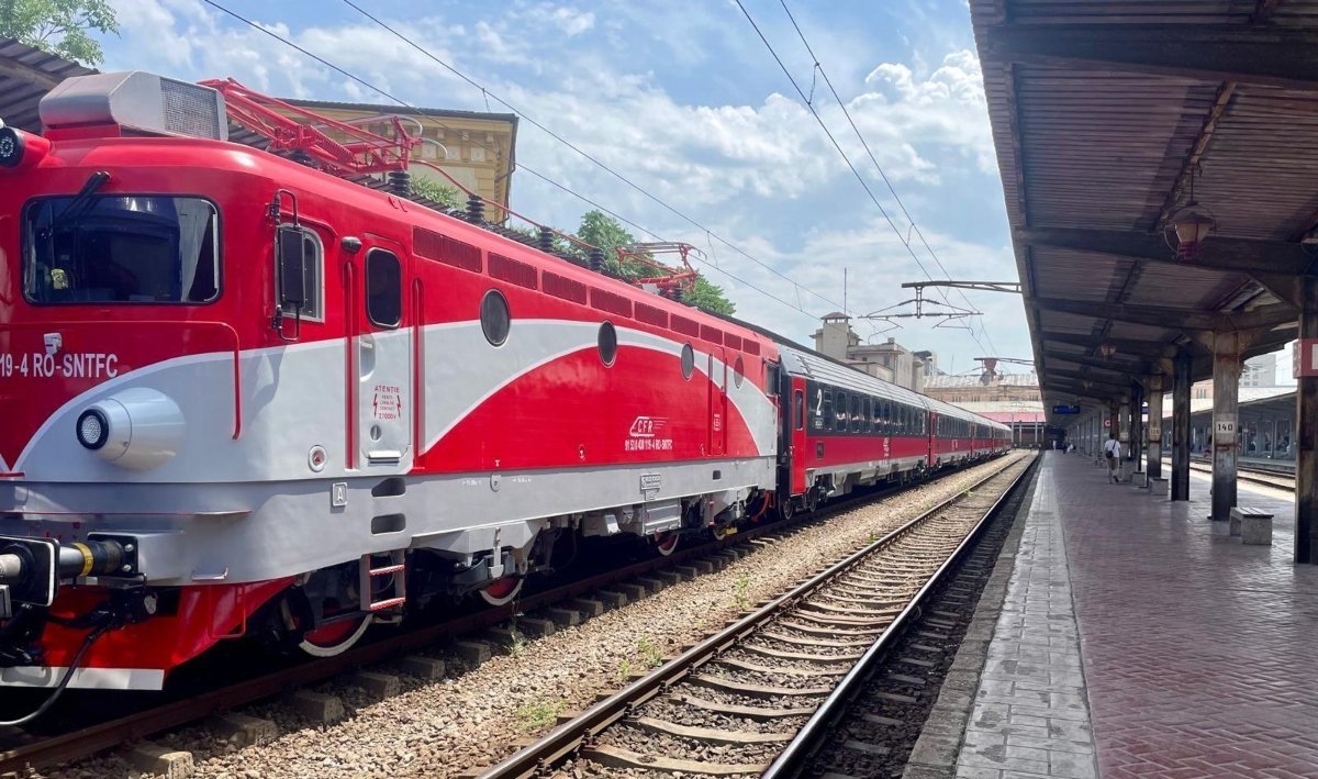 Deraiere la Depoul București Călători blochează traficul feroviar: Țintele siguranței în centrul atenției Trenurile care circulă pe ruta București-Charleroi au fost puse pe hold după ce vineri dimineață un incident tehnic grav a avut loc în incinta Depoului București Călători, situat în zona Gării de Nord