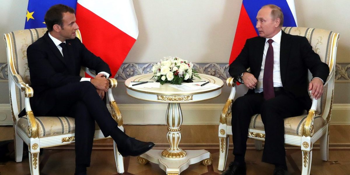 Vladimir_Putin_and_Emmanuel_Macron_2018-05-24_06-e1644251251539.jpg - ReporterUrban