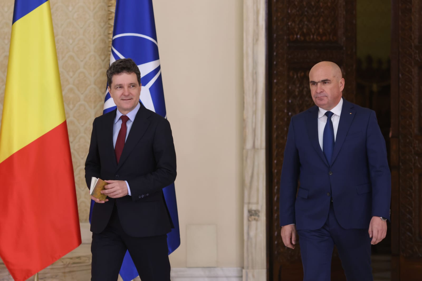 Situație tensionată la Palatul Cotroceni: întâlnire strategică între președinte și liderii coaliției guvernamentale în contextul rod al atacurilor PSD Marți după-amiază, Palatul Cotroceni va fi martorul unei întâlniri de maximă importanță între președintele Klaus Iohannis și liderii coaliției de guvernare, o reuniune programată pentru ora 15:00, care promite să aducă clarificări în contextul tensiunilor politice recente