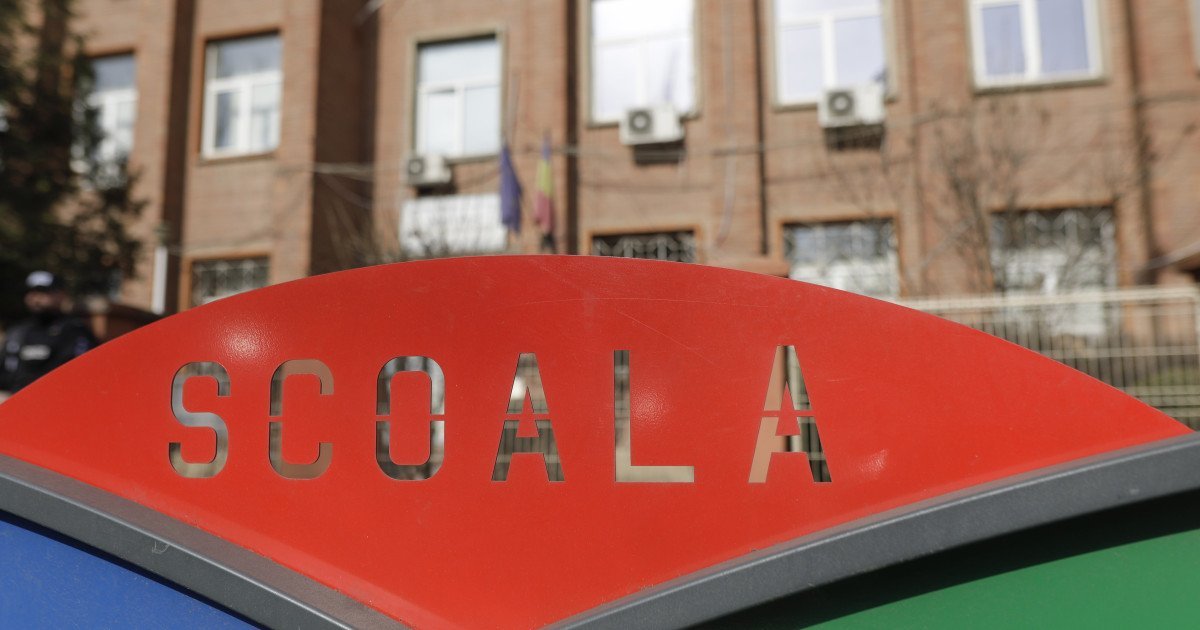 Condiții meteorologice severe în județul Brăila: Suspendarea cursurilor fizice Inspectoratul pentru Situații de Urgență Brăila a decis suspendarea cursurilor cu prezență fizică în șapte școli din județ, ca urmare a prognozelor meteo nefavorabile