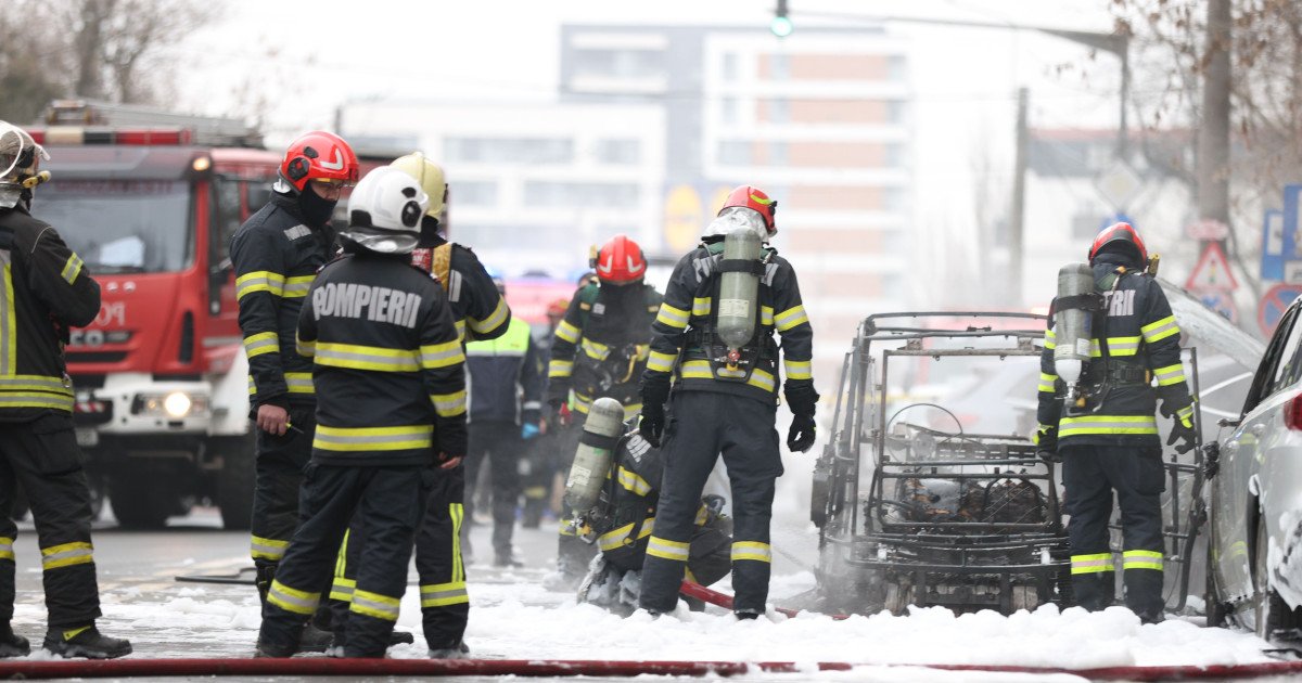 Incendiu devastator în Sectorul 6: O victimă și un rănit O femeie a murit, iar o altă persoană a fost rănită grav în urma unui incendiu violent care a izbucnit vineri, în jurul orei 13:00, la un autoturism pe Bulevardul Constructorilor din Sectorul 6 al Capitalei