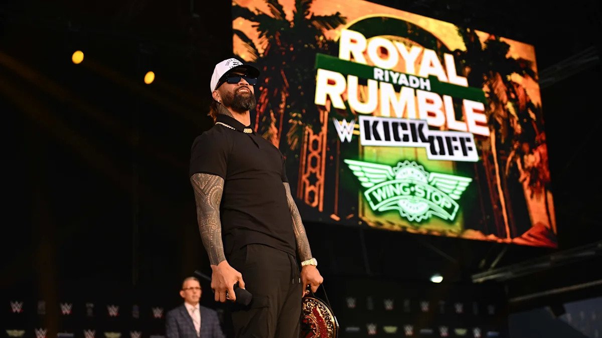 Royal Rumble în Arabia Saudită: O premieră controversată WWE Royal Rumble, unul dintre cele mai iconice evenimente de wrestling din lume, va avea loc pentru prima dată în Arabia Saudită, sâmbătă, o mișcare care a stârnit discuții aprinse în rândul fanilor și specialiștilor din industrie