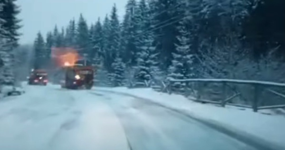 Restricții pe DN1 din cauza viscolului, traficul greu deviat Centrul Infotrafic al Inspectoratului General al Poliției Române a anunțat marți seara restricționarea circulației pentru vehiculele cu masă totală mai mare de 7,5 tone pe DN1, în sectorul Nistorești – Azuga, județul Prahova