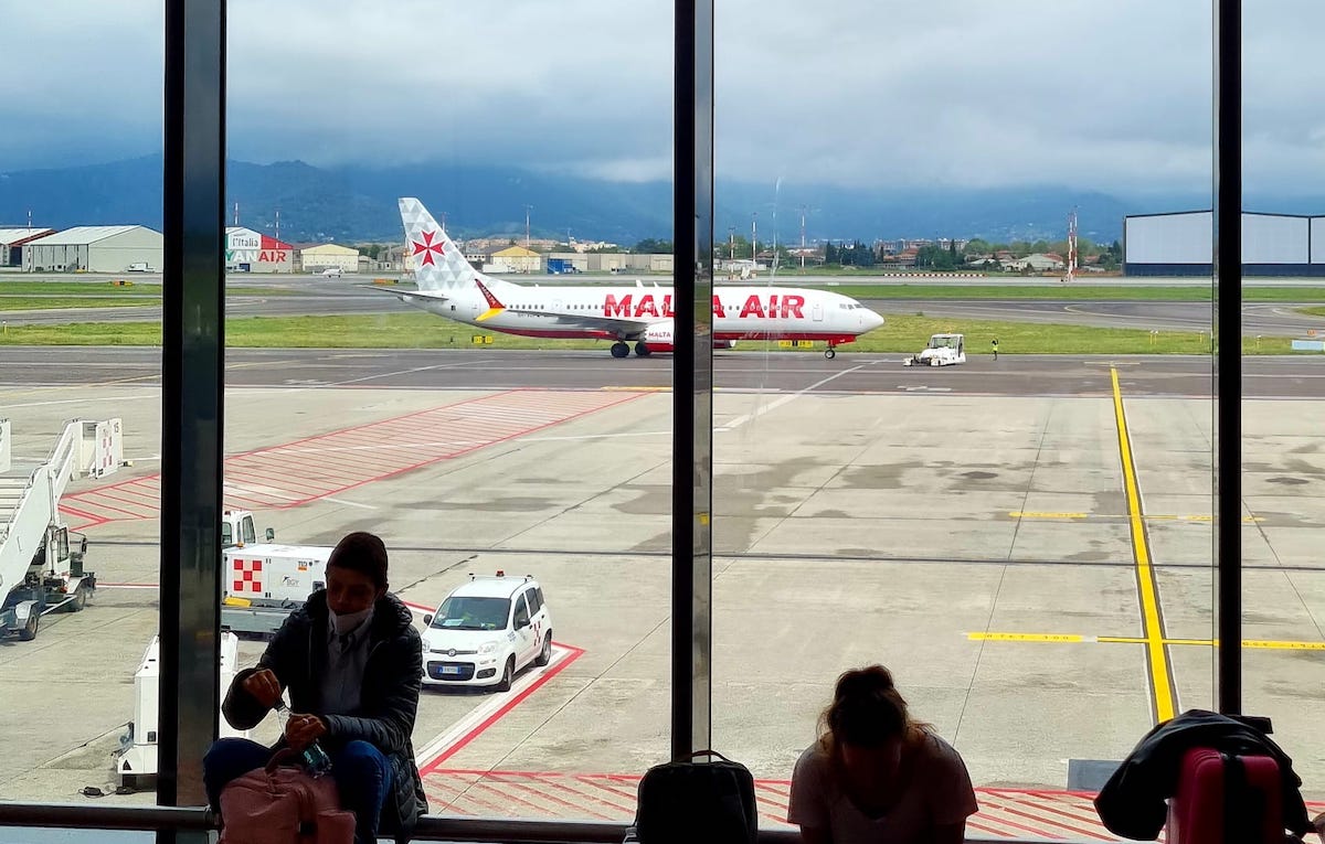Greva națională din Italia perturbă traficul aerian pe 16 februarie: cetățenii români, atenție la planurile de călătorie O grevă generală anunțată pentru data de 16 februarie va avea impact semnificativ asupra transportului aerian din Italia, afectând programul zborurilor și, implicit, planurile turiștilor și călătorilor de afaceri români aflați sau tranzitând această țară