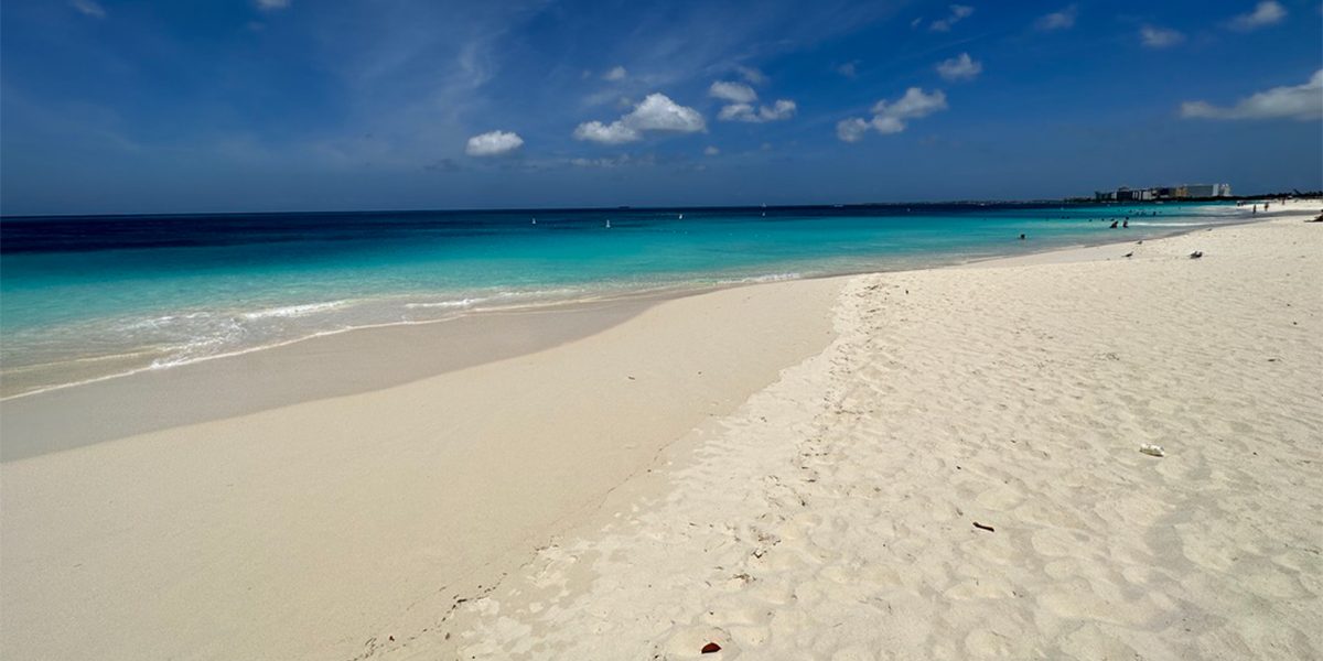 aruba-eagle-beach-sand.jpg - ReporterUrban