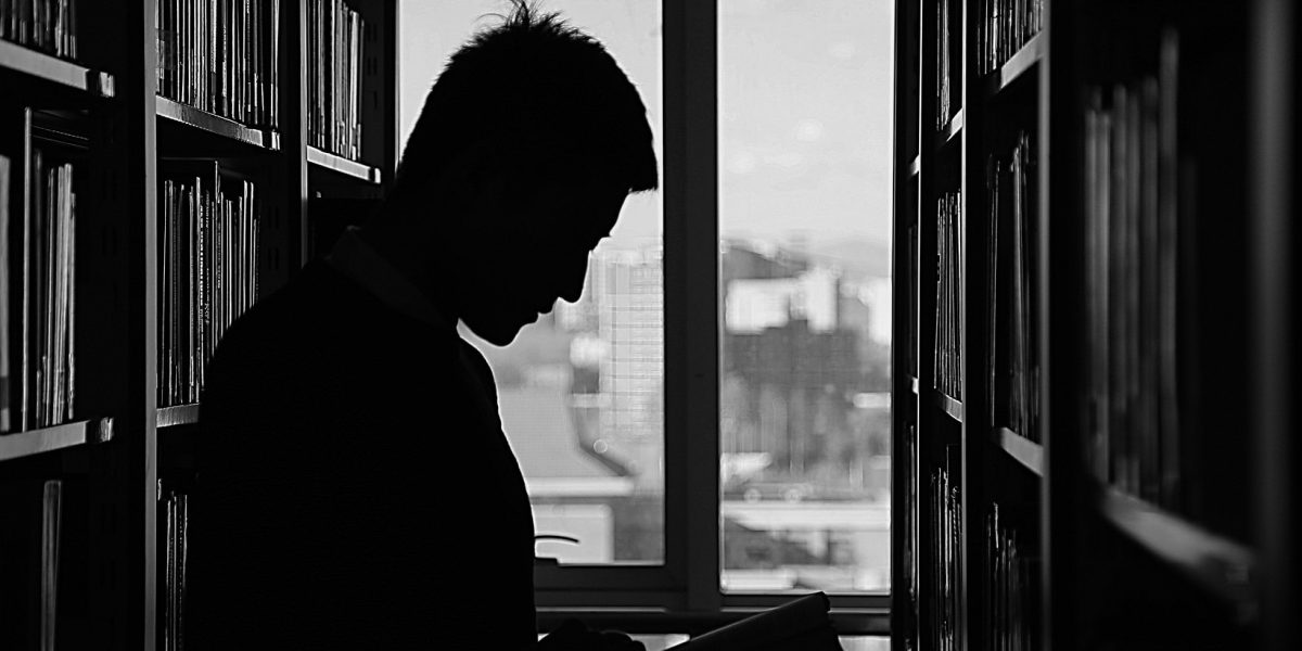 avertizor-integritate-biblioteca-carti-coruptie.jpg - ReporterUrban