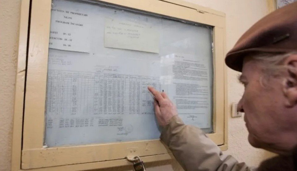 Noi măsuri pentru transparentizarea datoriilor persoanelor fizice în administrația locală Ministrul Dezvoltării, Cseke Attila, a anunțat recent o schimbare legislativă menită să îmbunătățească transparența în administrarea datoriilor persoanelor fizice către instituțiile publice