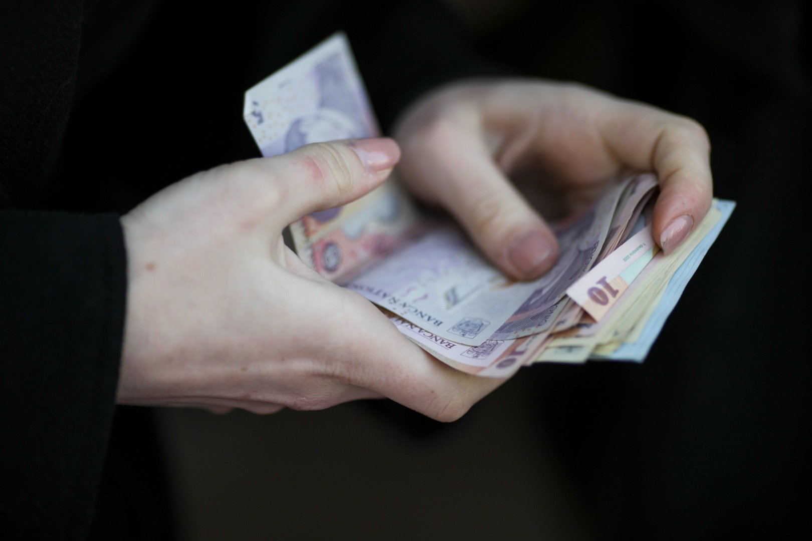 Primăria Timișoara a anunțat că, în primele două săptămâni de implementare a noului sistem de plată a impozitelor locale, au fost înregistrate aproximativ 20 de cazuri de erori tehnice, în special în afișarea sumelor pentru anumite mijloace de transport în comun