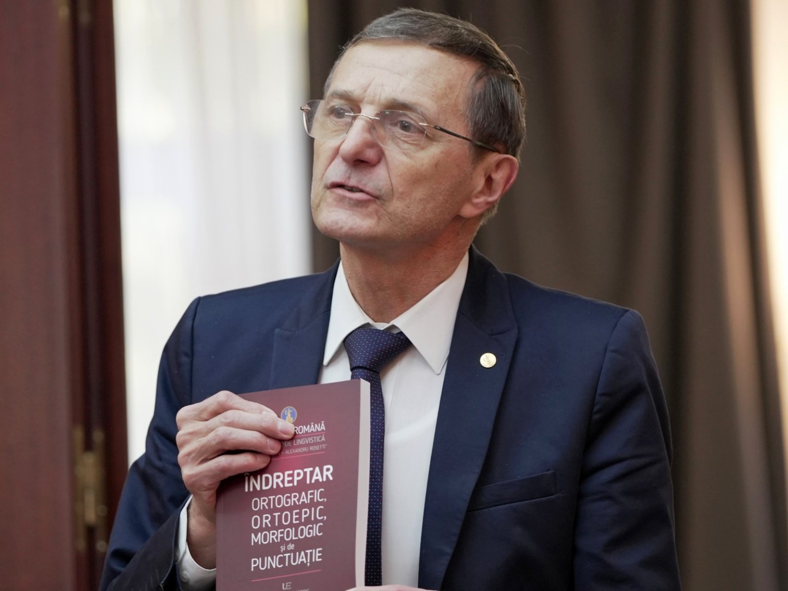 Controverse în lumea academică: candidatul Ioan Aurel Pop se duelează cu opoziția la tentativa de reformare a Legii Academiei Lupta pentru reformarea legislației care reglementează activitatea și structura Academiei Române a devenit recent subiect de dispută acerbă între reprezentanții acestei instituții și unii cercetători sau membri ai corpului academic, în frunte cu rectorul Universității Babeș-Bolyai, Ioan Aurel Pop