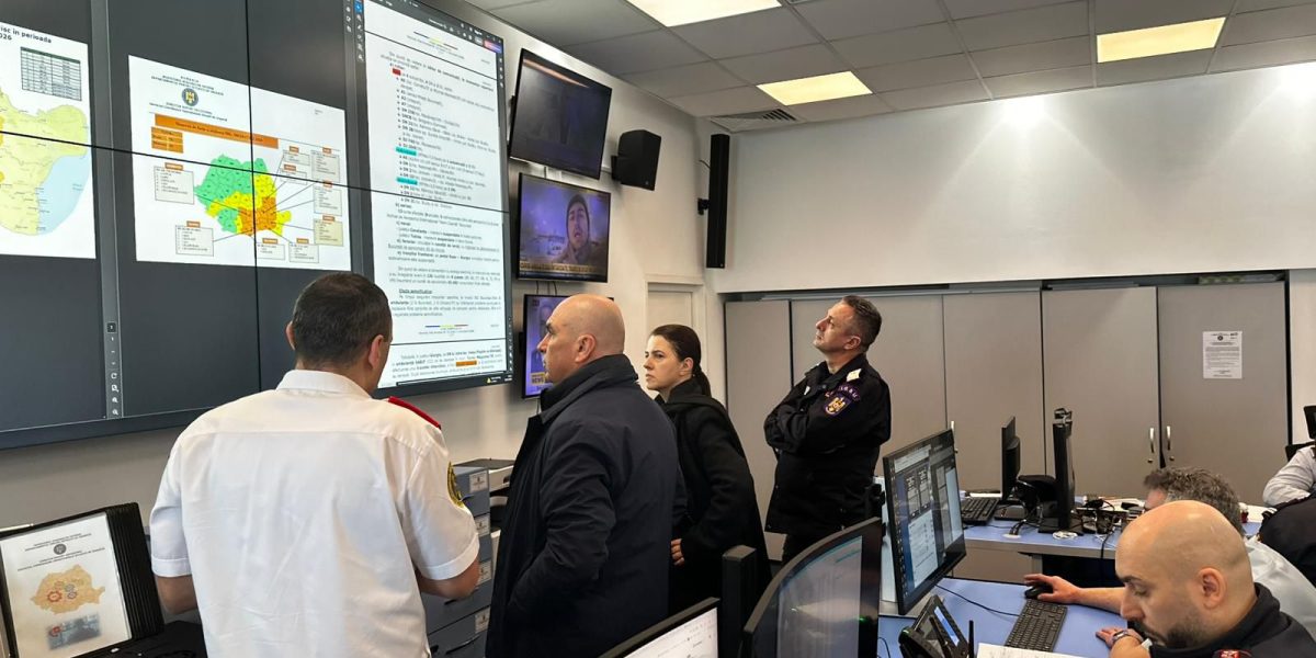 bolojan-la-centrul-de-comanda-al-MAI.jpg - ReporterUrban