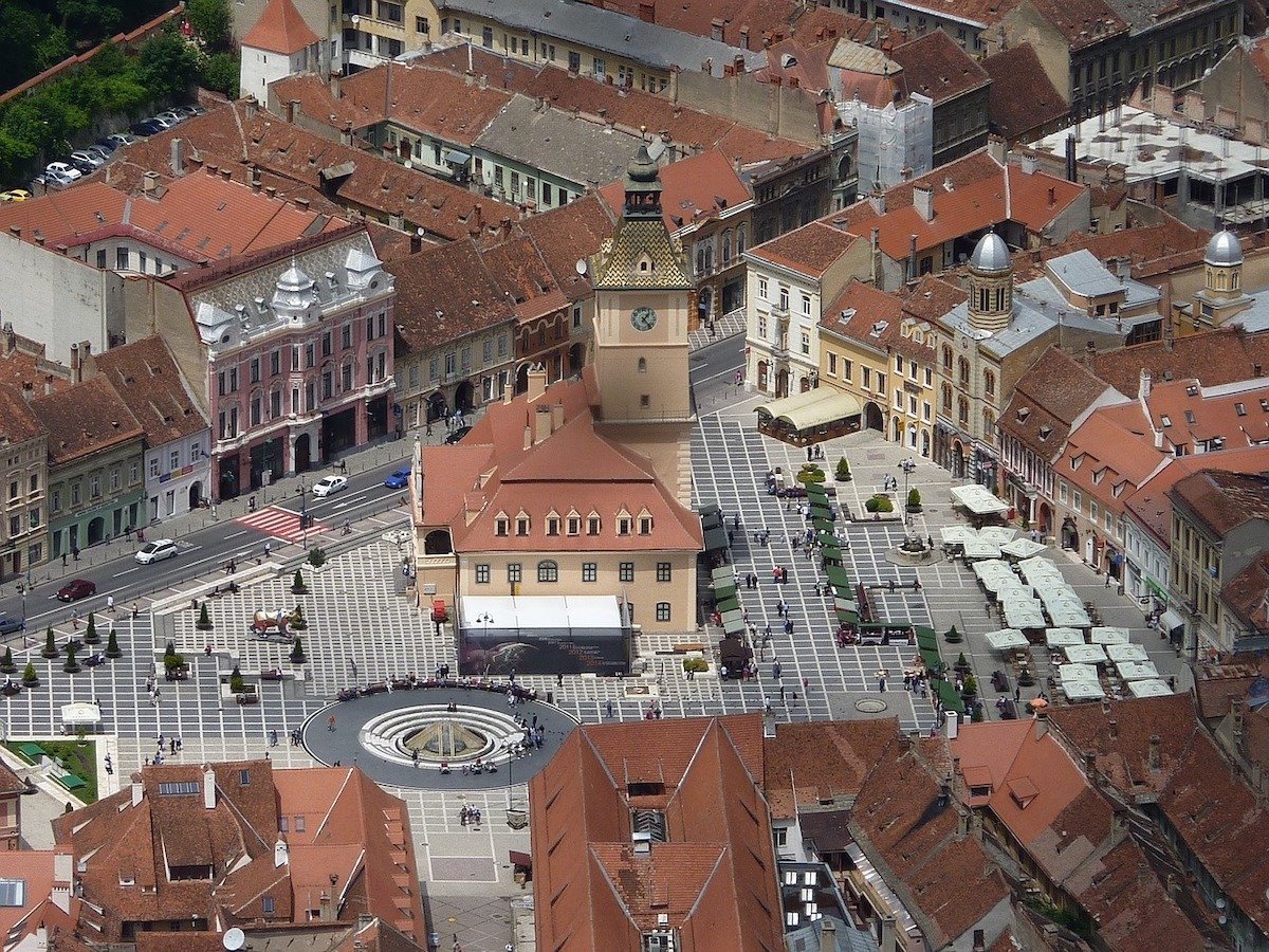 Creșterea taxelor și impozitelor locale începe să acopere mai mult decât simpla nevoie de bugete: devine un subiect de dezbatere aprinsă între autorități și cetățeni
