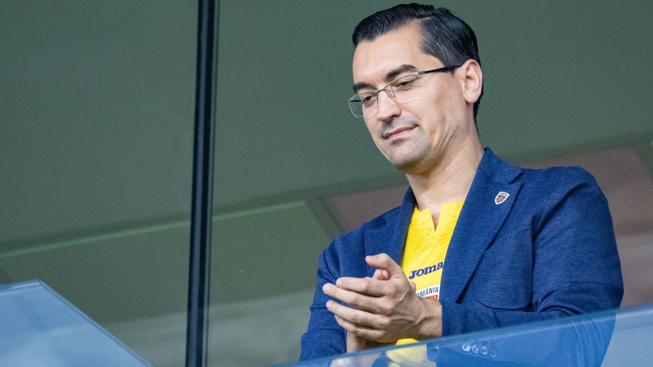 Barajul cu Turcia, afectat de incident neașteptat Pregătirile echipei naționale a României pentru barajul de calificare la Cupa Mondială au fost întrerupte de o situație neprevăzută, care pune sub semnul întrebării strategia selecționerului și moralul jucătorilor