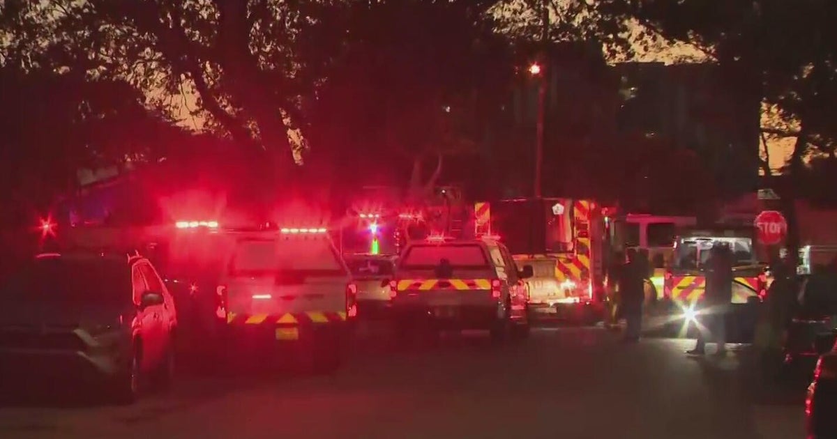 Incendiu devastator în North Miami: o familie în pericol Un incendiu violent a distrus o casă în North Miami în dimineața zilei de luni, iar autoritățile au demarat o anchetă pentru a stabili cauzele tragediei