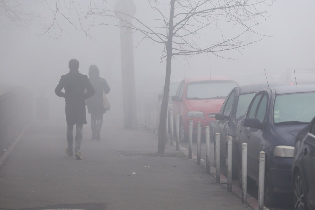 Circulația rutieră din mai multe zone ale țării este grav afectată duminică dimineața de ceata densă, vizibilitatea fiind redusă semnificativ în multe regiuni
