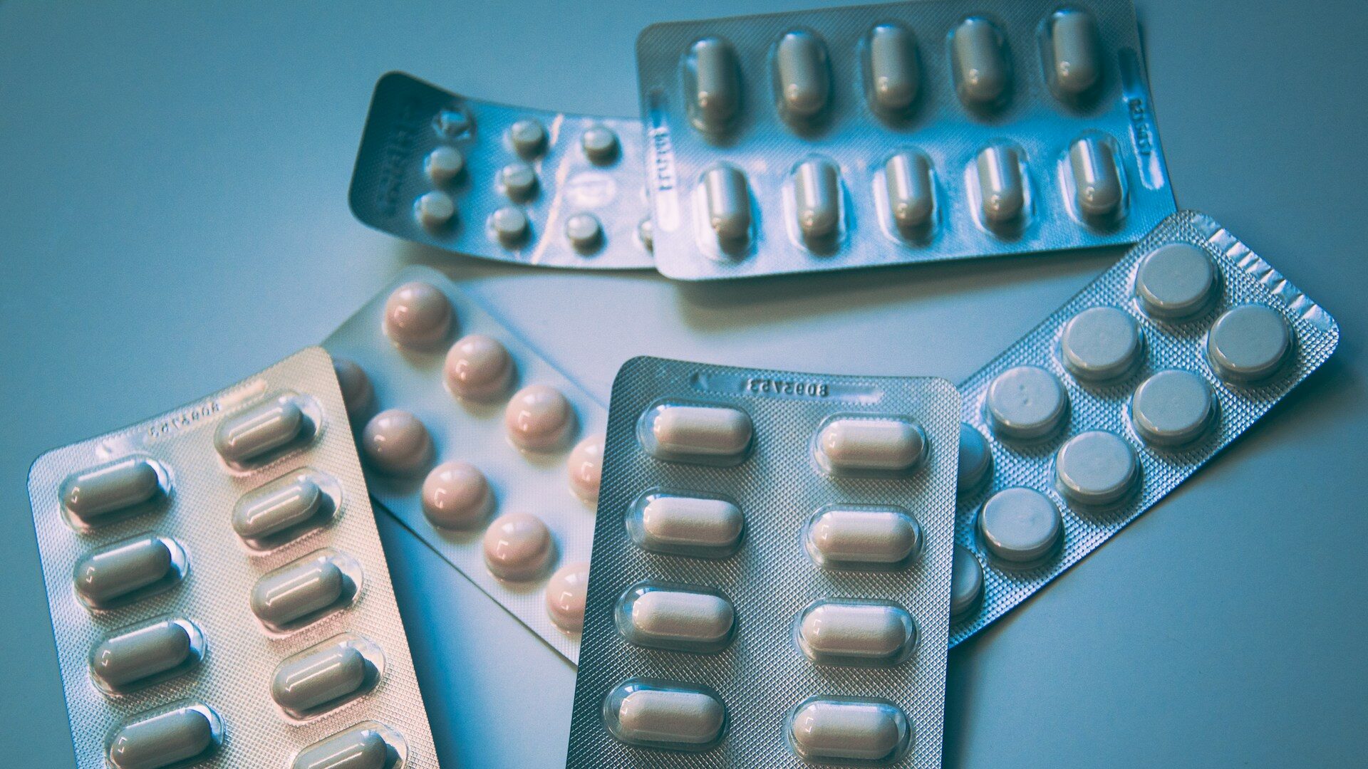 Medicamentele expirate și neutilizate trebuie predate în mod responsabil pentru a evita poluarea și riscurile pentru sănătate, iar Bucureștiul are acum un sistem clar de colectare a acestor deșeuri medicale