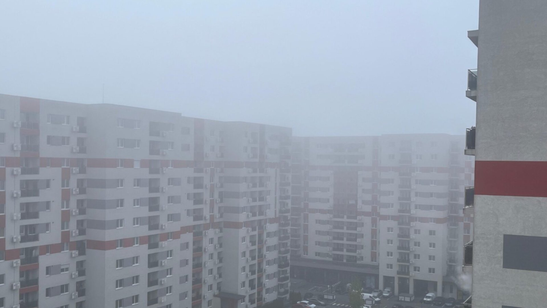 Traficul și siguranța în Capitală și în zonele adiacente sunt puse la încercare astăzi din cauza unui fenomen meteo neobișnuit, care afectează vizibilitatea