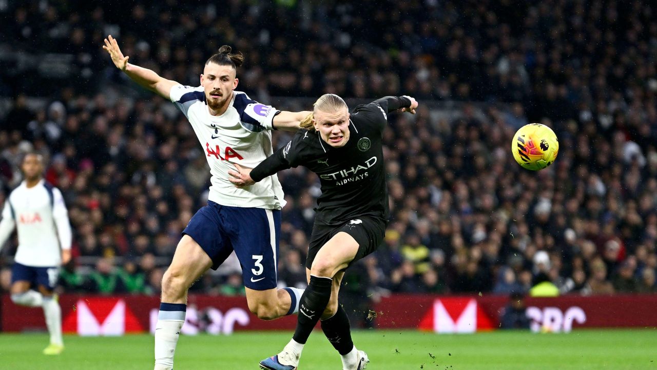 Radu Drăgușin strălucește în Premier League Radu Drăgușin a reușit o performanță remarcabilă, fiind integralist în meciul dintre Tottenham și Manchester City, încheiat cu o remiză spectaculoasă, 2-2