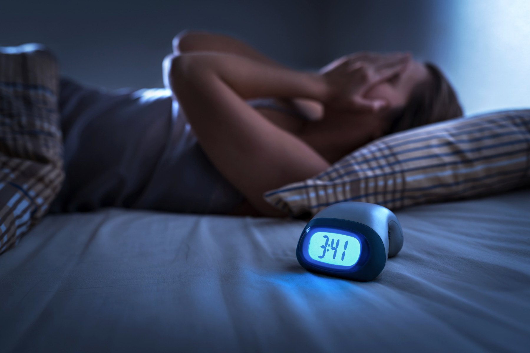 Ce se întâmplă în creier în timpul somnului după o noapte de insomnie temporară? Cercetări recente aduc lumină asupra mecanismelor neuronale din spatele reacției organismului la epuizarea somnului O experiență comună pentru mulți dintre noi se repetă în diverse forme: petrecem o noapte agitată, în care ne întoarcem pe făt într-un hotel sau acasă, fără a putea adormi sau bucurându-ne de un somn odihnitor