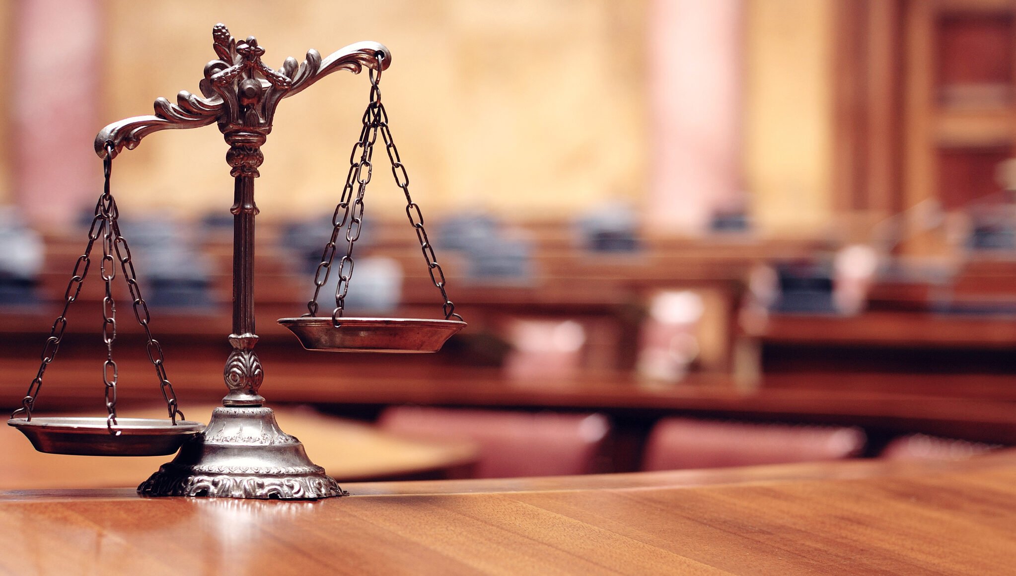 USR solicită reevaluarea legilor justiției în fața implicațiilor asupra statului de drept Parlamentarii USR au avut o întrevedere semnificativă joi cu Michael McGrath, comisar european responsabil de democrație, justiție, stat de drept și protecția consumatorilor, în care au atras atenția asupra efectelor negative ale legislației recent adoptate în domeniul justiției