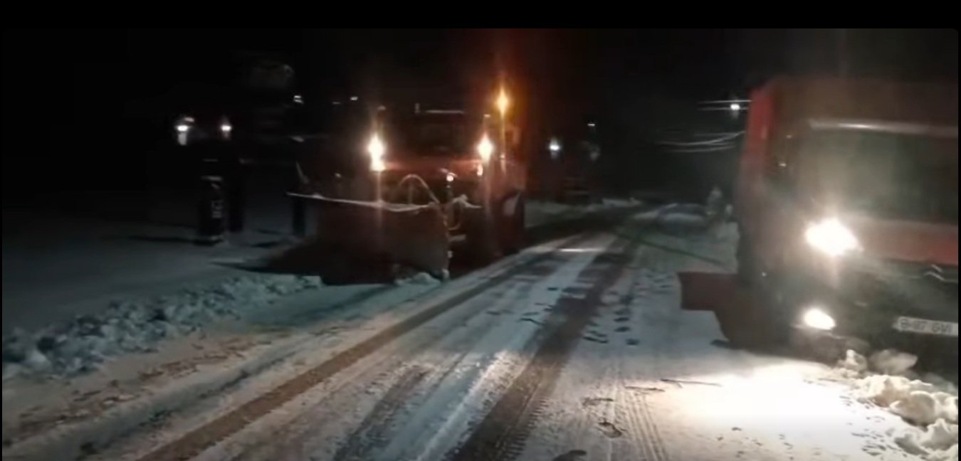 Circulația rutieră pe DN 21A, tronsonul dintre Ţăndărei și limita cu județul Brăila, precum și pe drumul județean DJ 213 Chirana – limită cu județul Brăila, rămâne închisă din cauza condițiilor meteo nefavorabile