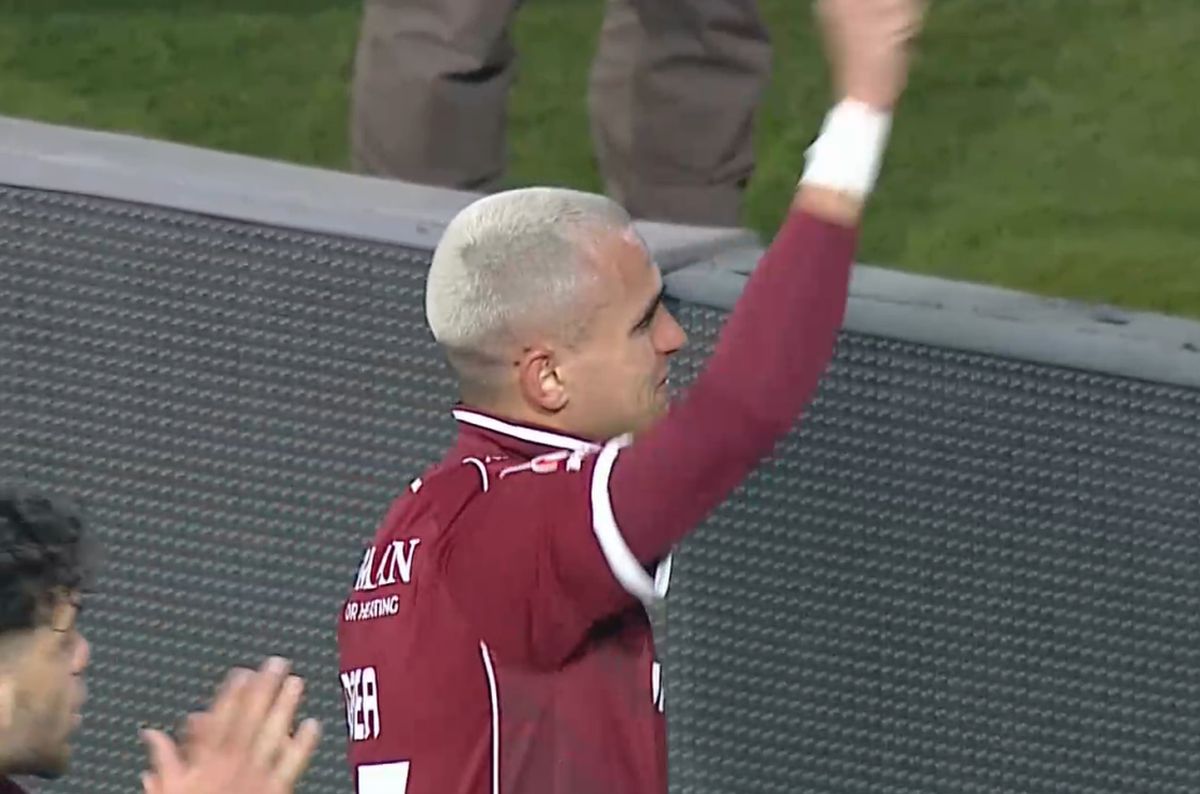Cristian Manea, moment emoționant după Hermannstadt – Rapid 0-3: Lacrimi și sprijin din partea colegilor După victoria clară din meciul de la Sibiu, în care Rapidul s-a impus cu 3-0 în fața celor de la Hermannstadt, fundașul Cristian Manea a trăit clipe emoționante