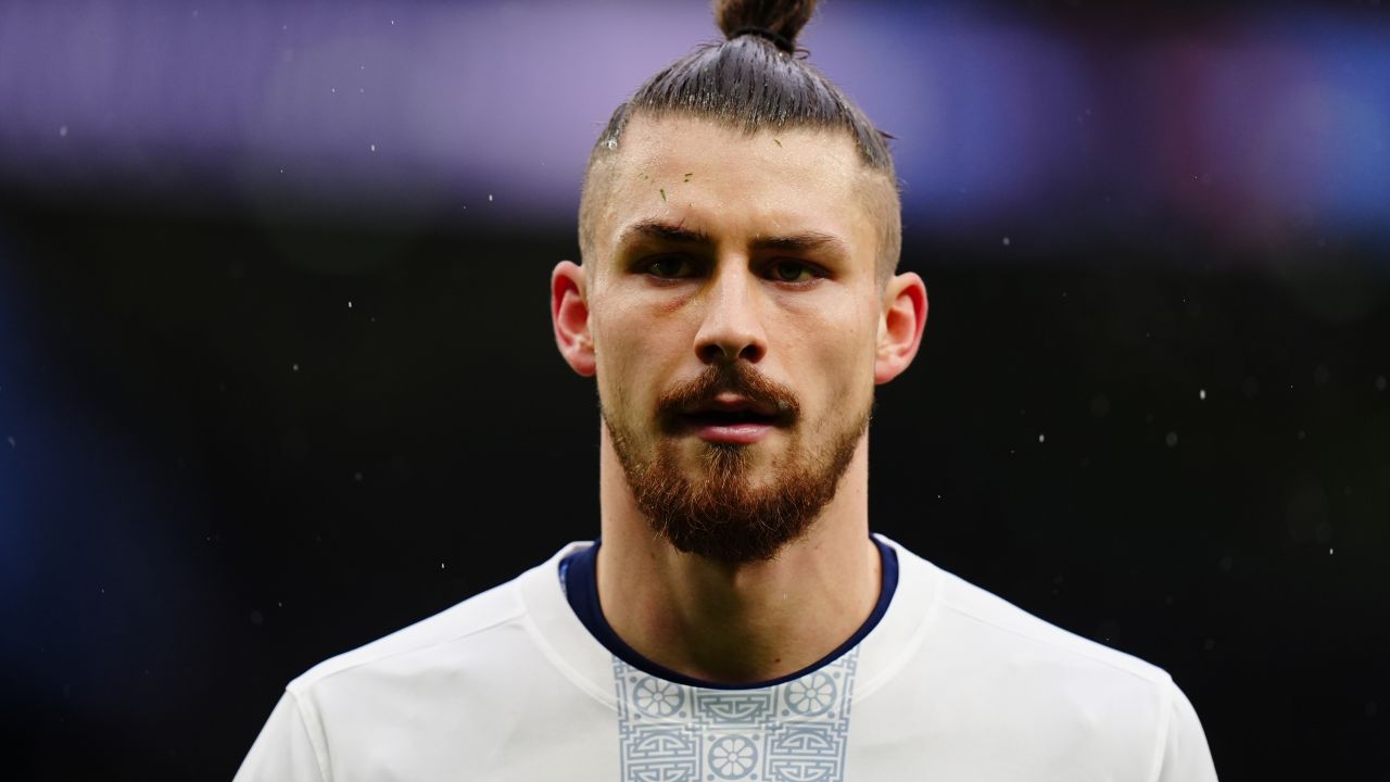 Premier League: Spectacol fotbalistic pe VOYO Premier League continuă să captiveze fanii din întreaga lume, iar sezonul actual promite momente de neuitat