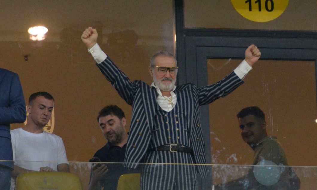 Gigi Becali și seara câștigătoare la table Gigi Becali, patronul echipei de fotbal FCSB, a dezvăluit recent o întâmplare memorabilă din viața sa de afacerist, care subliniază alte fațete ale relațiilor sale cu celebritățile din România