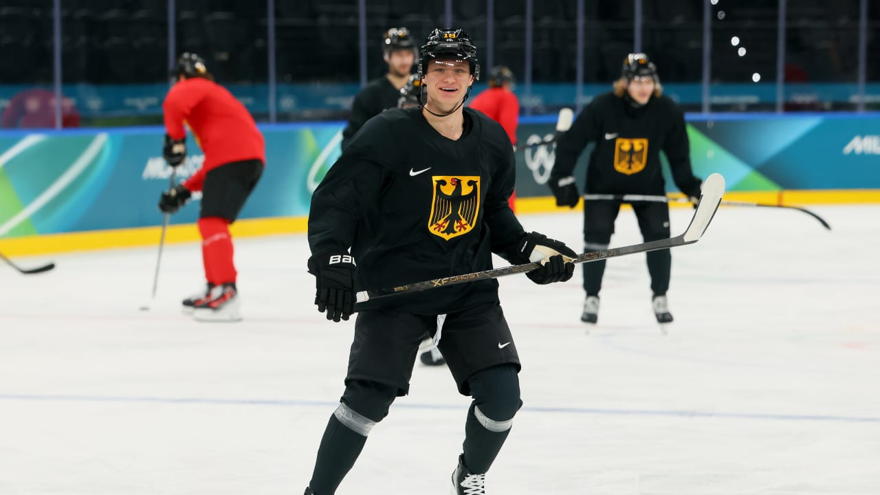 Duelul Nordic la Olimpiada de Iarnă: Germania se pregătește pentru confruntarea cu Danemarca Germania și Danemarca se întâlnesc joi seara, la ora 21:10 (MEZ), în deschiderea grupelor de hochei pe gheață din cadrul Jocurilor Olimpice de Iarnă de la Milano Cortina 2026