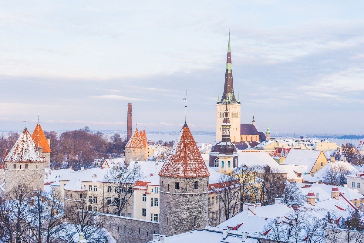 Estonia sospendează temporar operațiunile la punctele de trecere a frontierei cu Rusia din motive de securitate Guvernul estonian a anunțat joi o măsură care marchează o schimbare semnificativă în politicile de frontieră ale țării, hotărâre motivată de necesitatea de a răspunde contextului de securitate din regiune