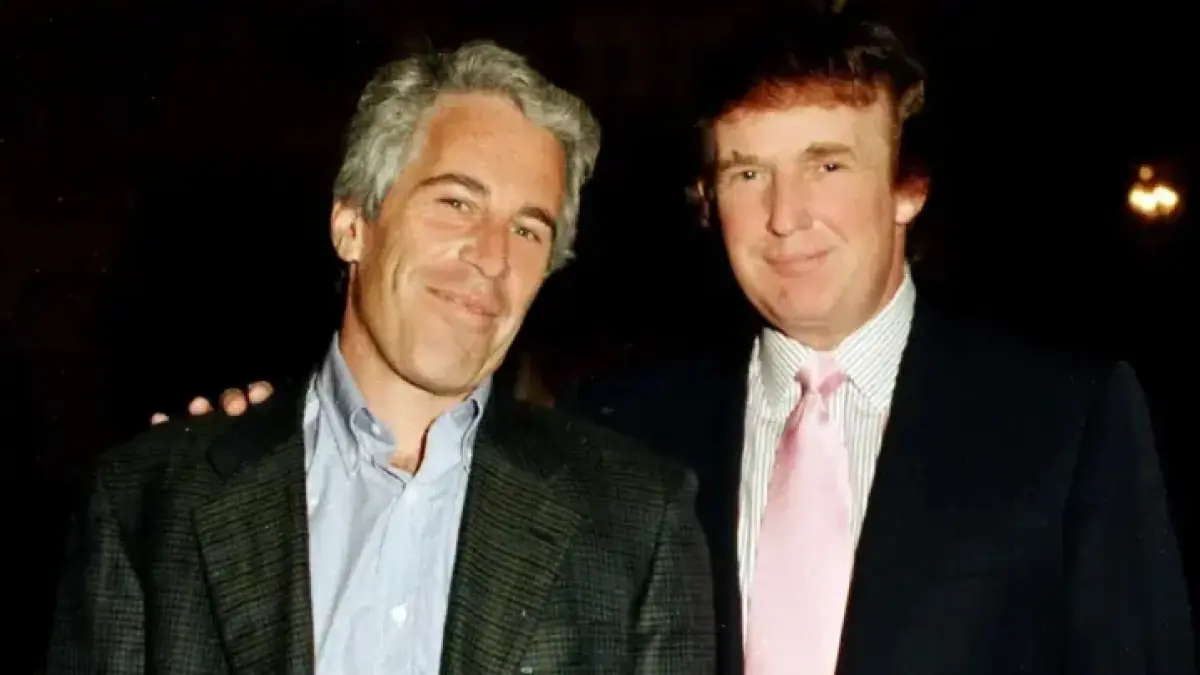 La ceremonia recentă a premiilor Grammy, prezentatorul Trevor Noah a stârnit unele controverse în momentul în care a făcut o glumă despre fostul președinte Donald Trump, legând dorința acestuia de a achiziționa Groenlanda de numele controversat al finanțatorului Jeffrey Epstein