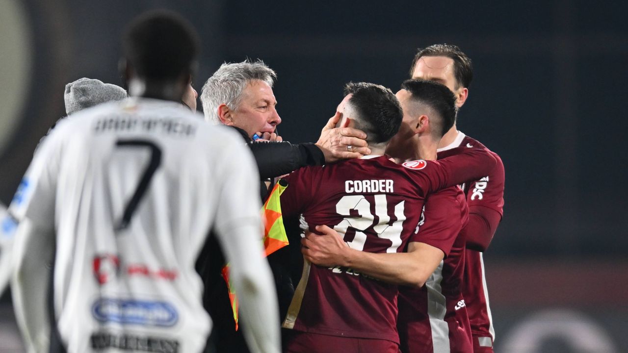 Derby-ul Clujean: CFR Cluj depășește U Cluj cu 3-2 CFR Cluj a reușit să obțină o victorie emoționantă în etapa recentă a sezonului, în cadrul derby-ului clujean împotriva Universității Cluj, încheind meciul cu un scor strâns de 3-2