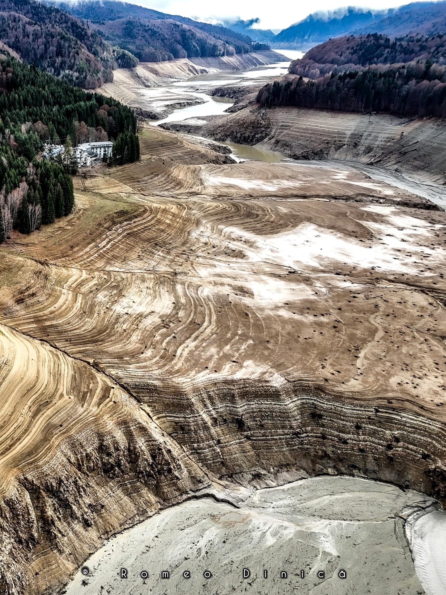 Ministrul Mediului: criza apei în Curtea de Argeș, gestionată de o firmă locală, fără investiții; bacterie Clostridium perfringens identificată în apă