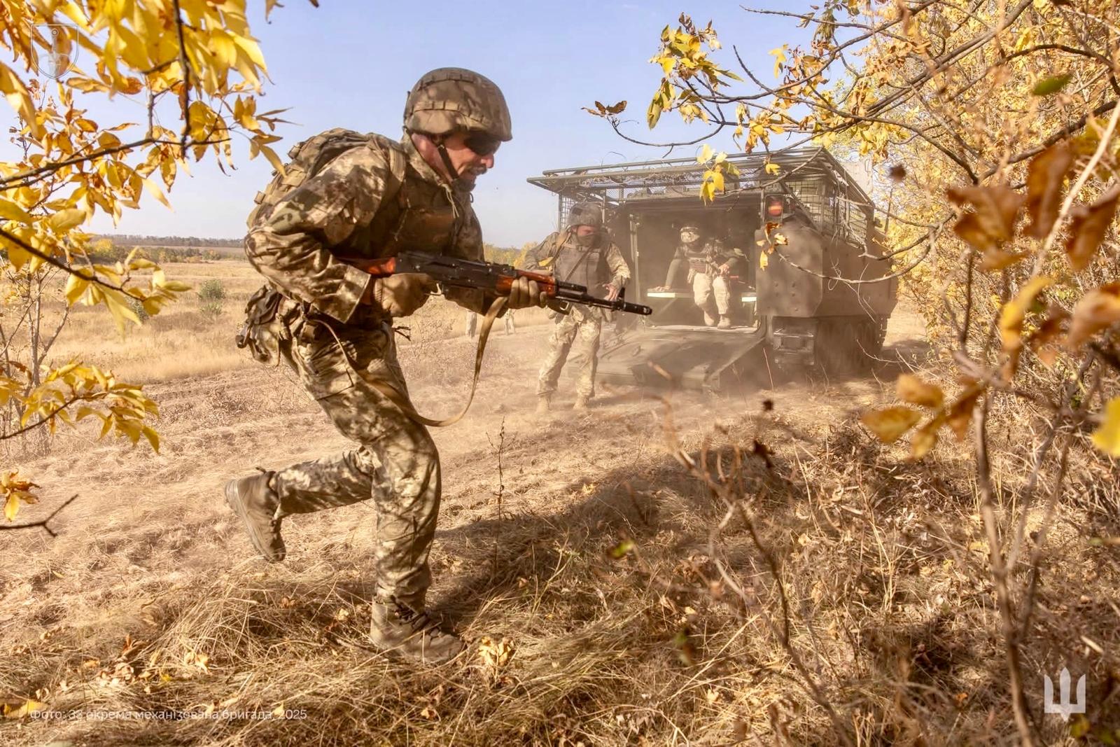 Statele Unite intensifică presiunea asupra Ucrainei pentru a accelera negocierile de pace, într-un context geopolitic marcant, în care actorii internaționali caută soluții de compromis pentru încetarea conflictului din estul Europei