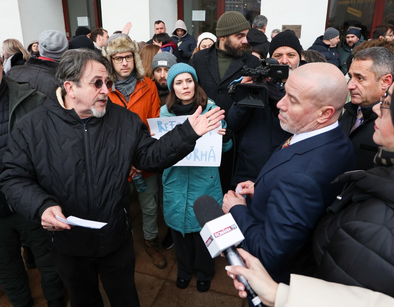 Ministerul Culturii reevaluează inițiativa privind angajații din arts.