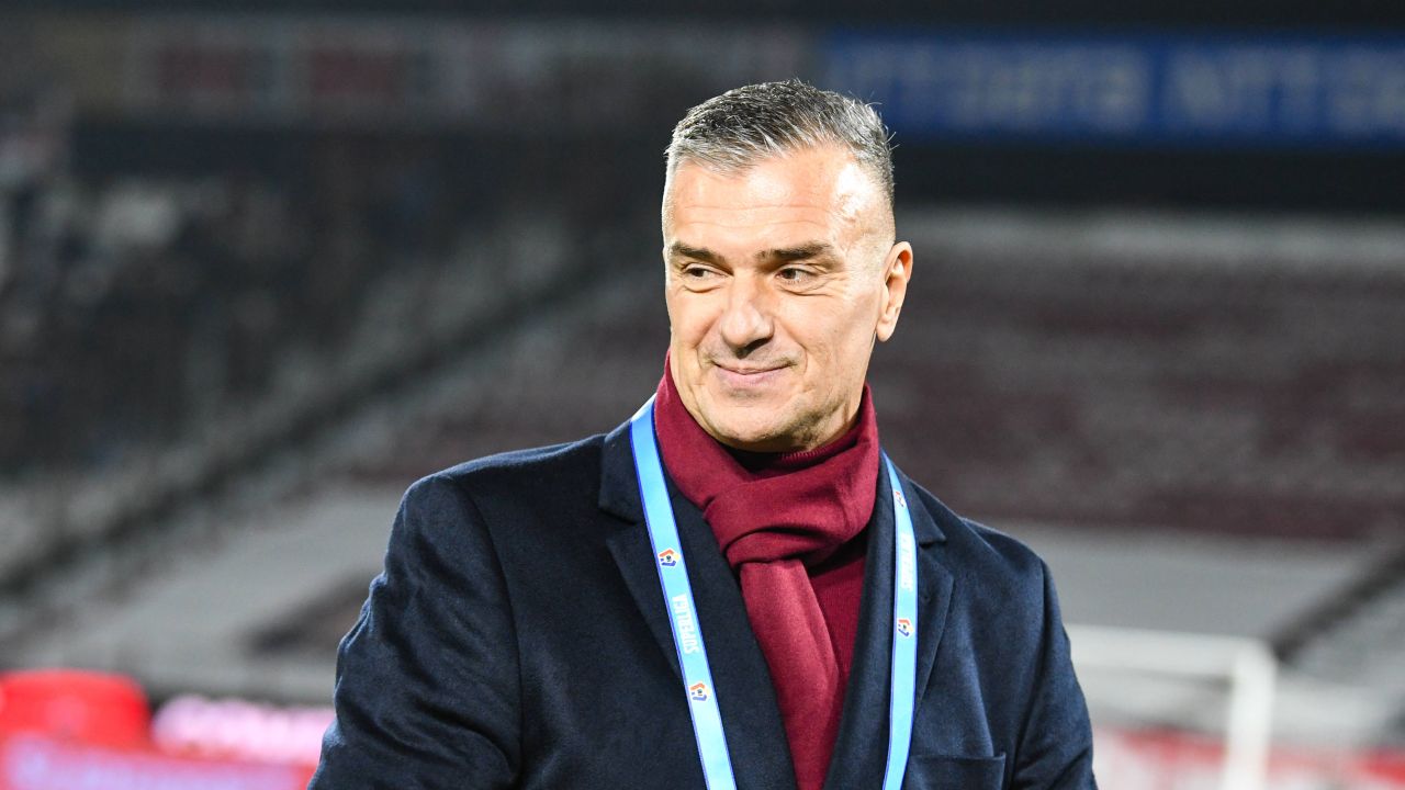 Daniel Pancu, antrenorul echipei din ligile inferioare, a susținut recent o conferință de presă în cadrul căreia a abordat meciul așteptat dintre CFR Cluj și Universitatea Cluj, programat să aibă loc în această săptămână