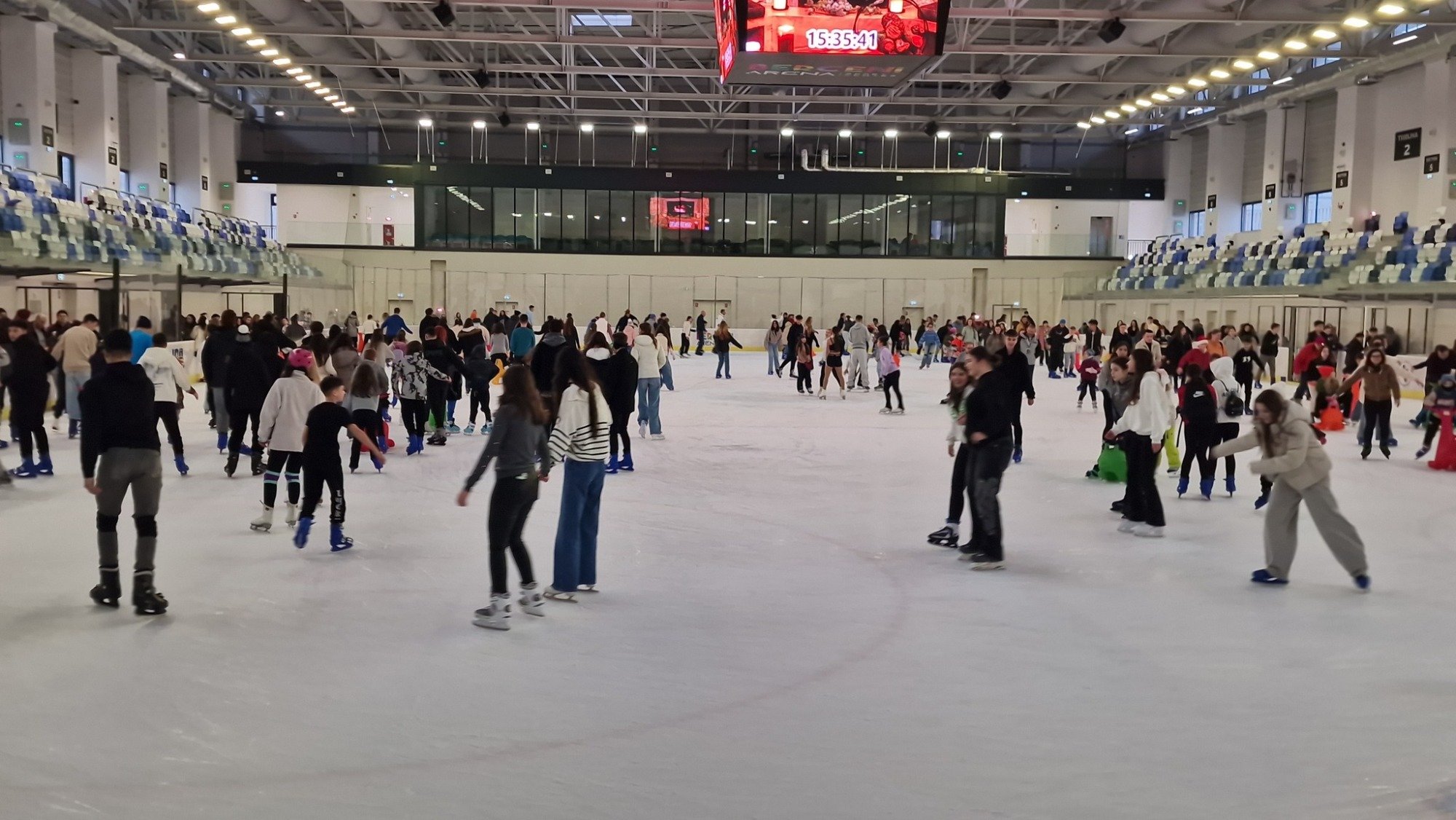 Weekend plin de patinaj la Berceni Arena, cu peste 15 sesiuni de agrement Bucureștiul se pregătește pentru un final de săptămână dedicat activităților pe gheață, cu un program special de patinaj la Berceni Arena