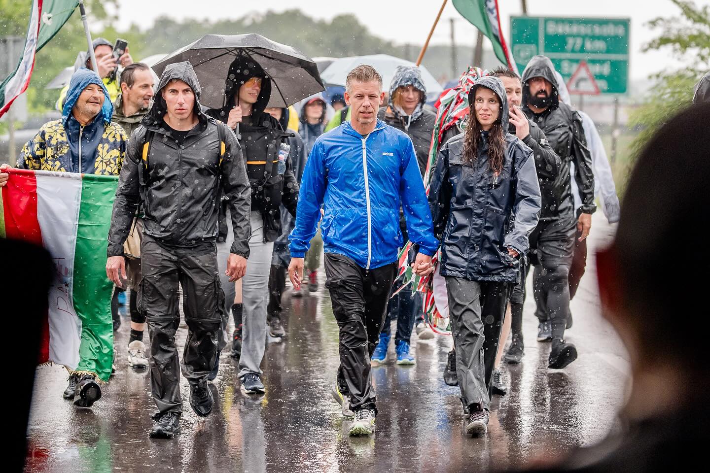 Partidul de opoziție din Ungaria își stabilește principalele obiective pentru campania electorală: impozit pe avere, adoptarea euro și integrarea în NATO Partidul de opoziție Tisza, recent lansat în scena politică maghiară, a publicat sâmbătă un program ambițios de 240 de pagini, care are ca scop resetarea direcției țării și conturarea unei alternative concrete la politicile guvernamentale actuale