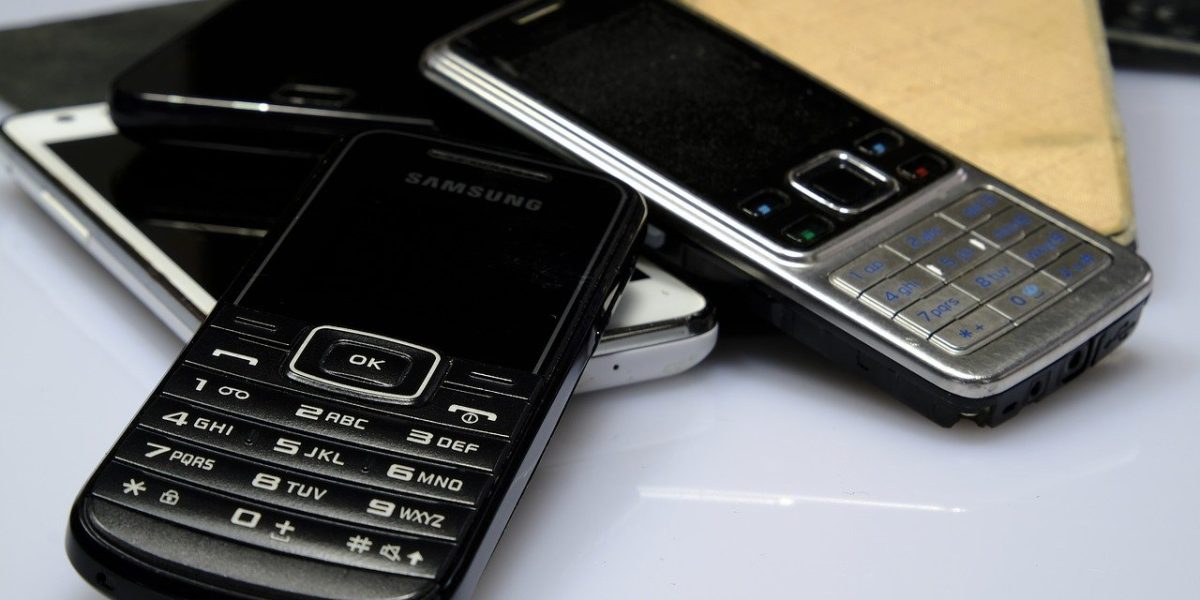 phone-2920775_1280.jpg - ReporterUrban