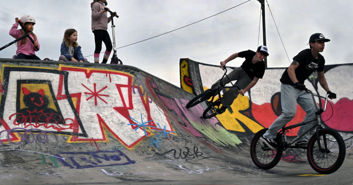 Skatepark-ul din Bourg-en-Bresse: Freestyle și Adrenalină pe Patine cu Roți Pe 13 februarie, skatepark-ul din Bourg-en-Bresse a fost gazda unei întâlniri electrizante pentru pasionații de sporturi extreme