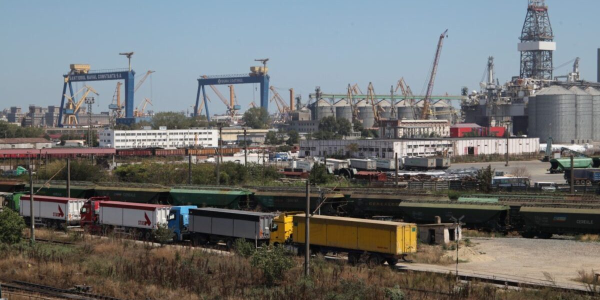 portul-constanta-remorchere-cargo-nave-vapoare-cereale-cale-ferate-port-dane-transport-containere-ma.jpeg - ReporterUrban