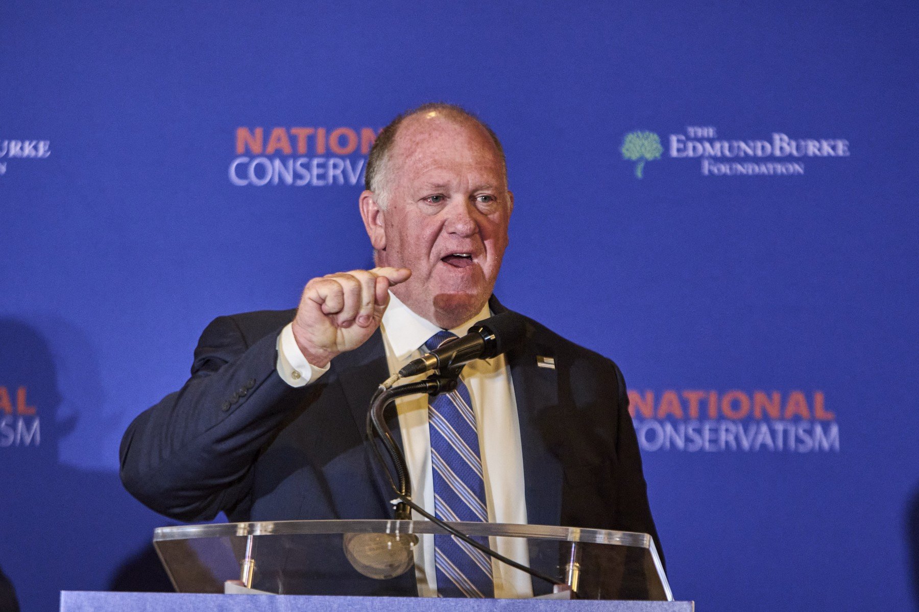 Președintele SUA, Donald Trump, a convenit să pună capăt unei operațiuni de deportare masivă, care a stârnit critici intense atât din interiorul țării, cât și internațional