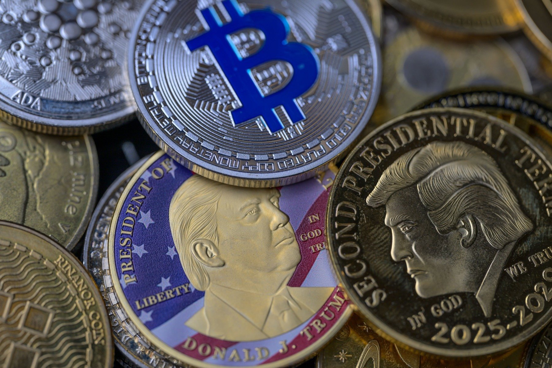 Trei suspecti au fost puși sub acuzare în Franța, suspectați că ar fi făcut parte dintr-un grup armat implicat în tentativa de furt a directorului Binance France, un nume important din lumea criptomonedelor