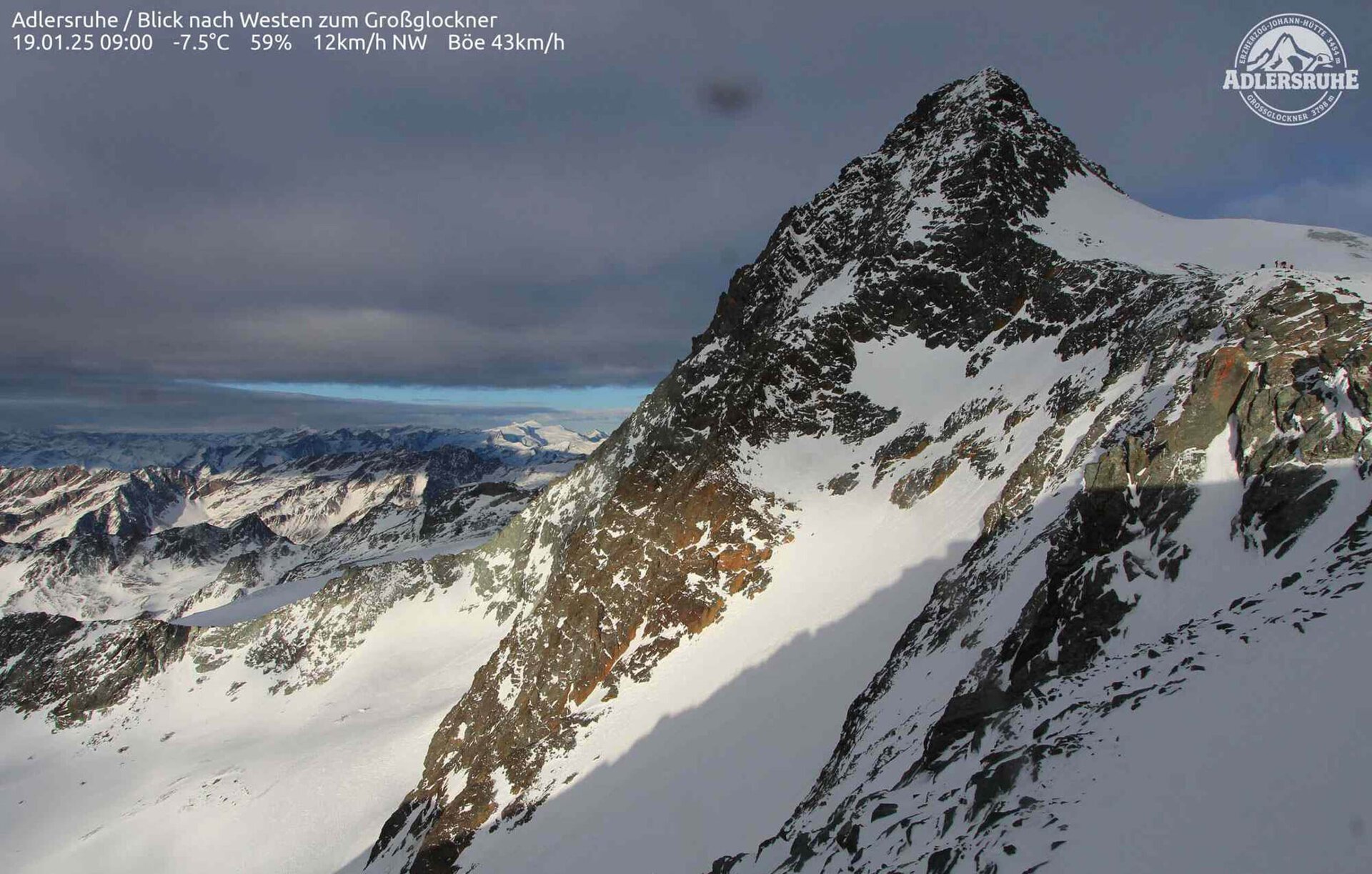 Judecată în Austria: iubitul unei femei decedate în Munții Grossglockner, acuzat de omor din culpă Timp de mai bine de un an, cazul tragic al străvechii aventuri alpine din Munții Grossglockner, cel mai înalt munte al Austriei, a rămas în atenția publicului, iar acum, injustiția pare să se apropie de o completare